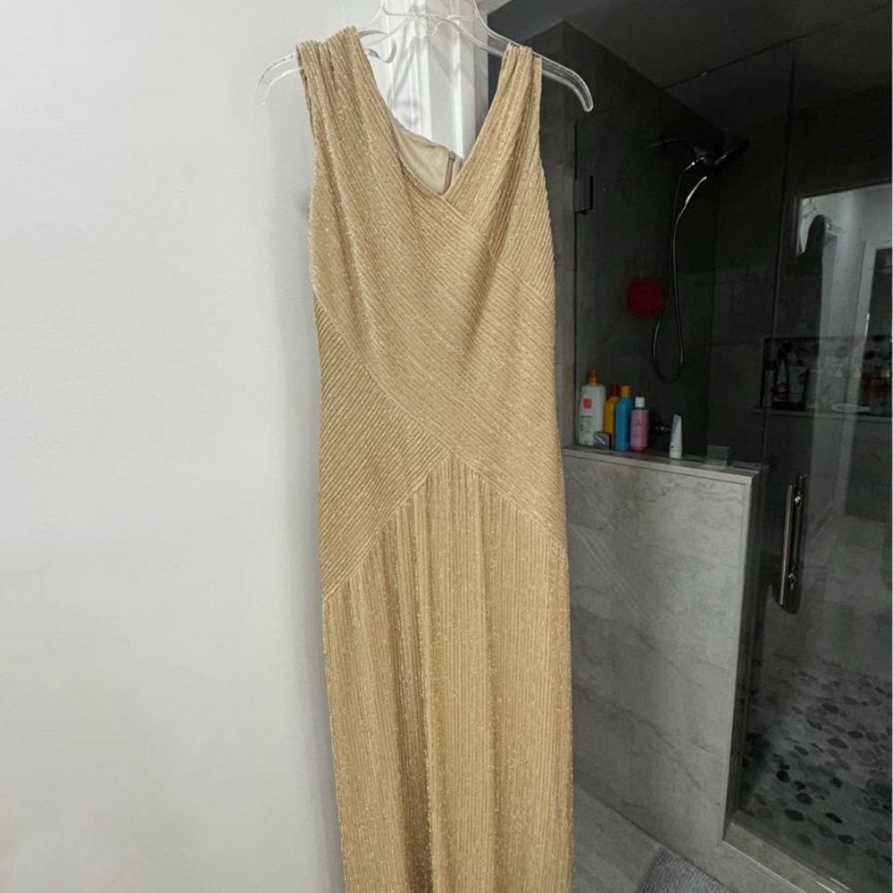 Elegant Gold Sleeveless Dress
